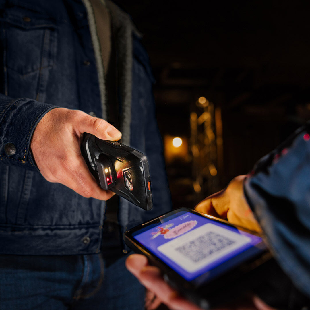 Smartphone Crosscall with optical scanners X-SCAN